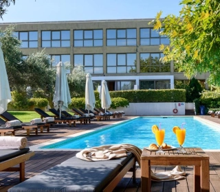 https://www.travelcard.bg/uploads/images/hotel-alexander-beach-restaurant-pool-3-6adf556057896.jpg
