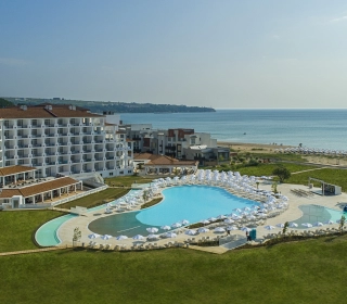 Hotel-Blue-Magic-pool